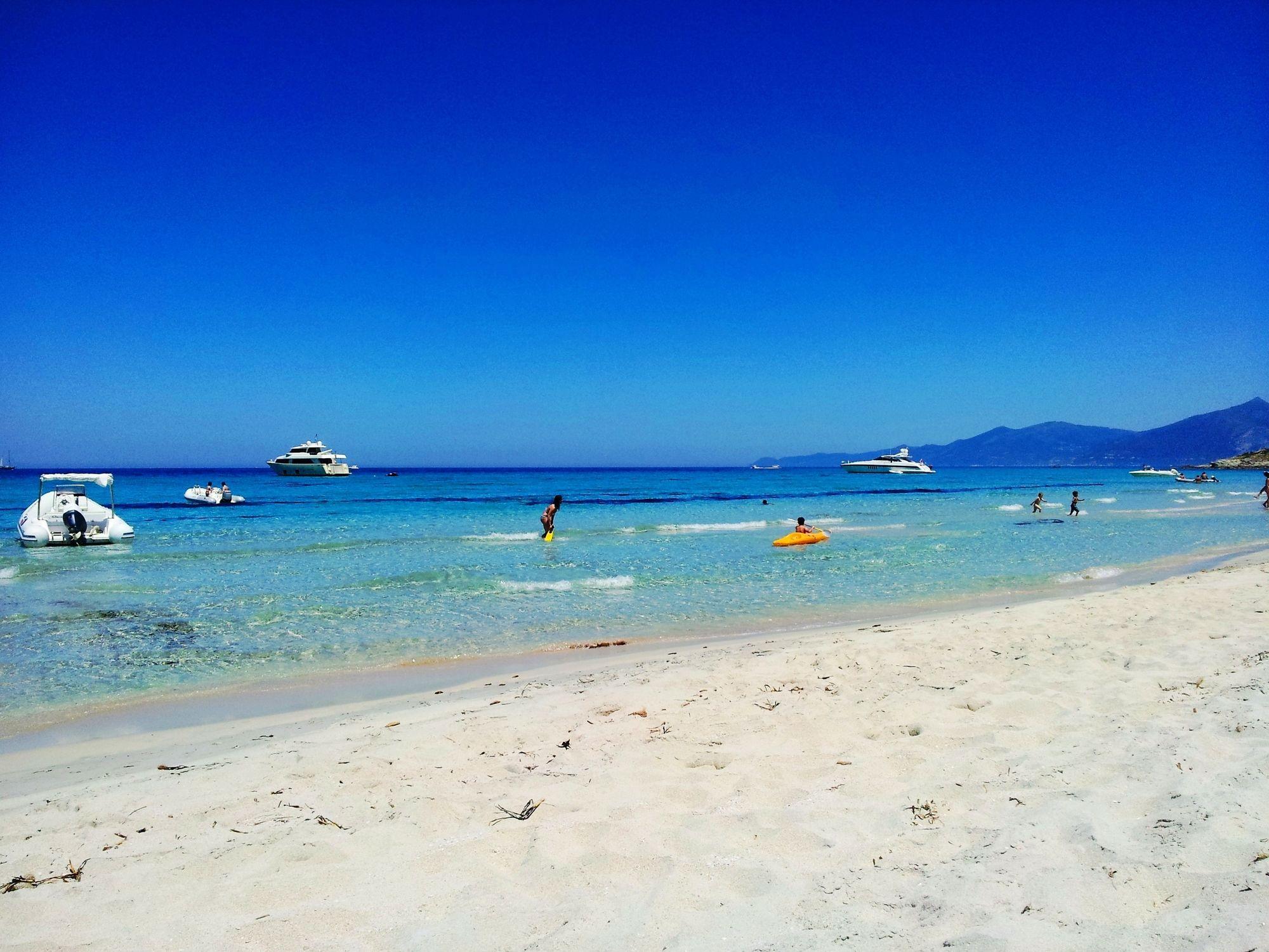 Adonis Saint Florent Buitenkant foto